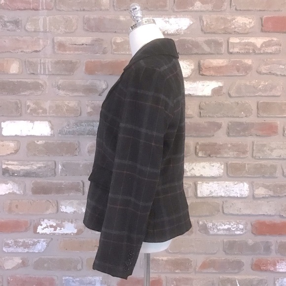 TALBOTS Women’s Wool Blend Black Gray Wine Plaid 2 Button Blazer 10 - Picture 4 of 7